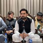 PTI KP Parliamentary Party Meeting Turns Tense as Dissident Members Clash with Chief Minister